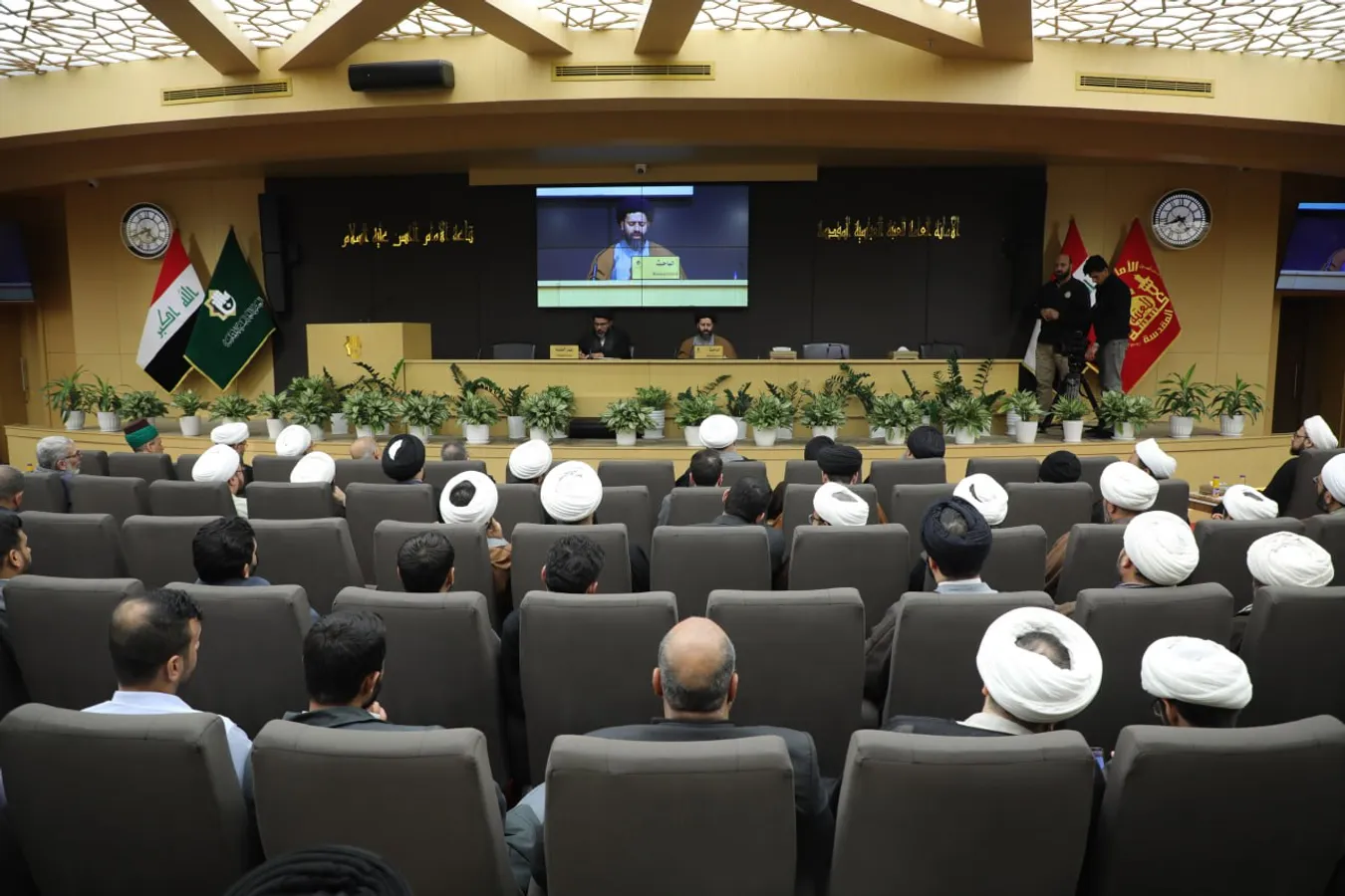 أجوبة السيد المجاهد على إجمال آية (أوفوا بالعقود) ونقدها
