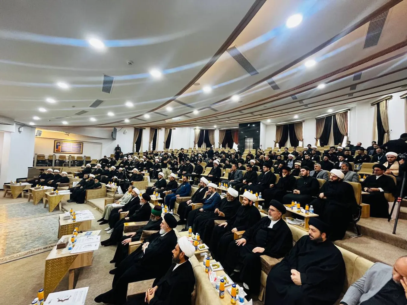 انطلاق أعمال المؤتمر الدوليّ السنويّ الثاني عشر لفكر الإمام الحسن المجتبى (الجلسة الحوزوية)، وتحت عنوان : الإمام الحسن(عليه السلام) بأقلام الآخرين/دراسات نقديّة وتحت شعار: الإمام الحسن (عليه السلام) قيادة وريادة
