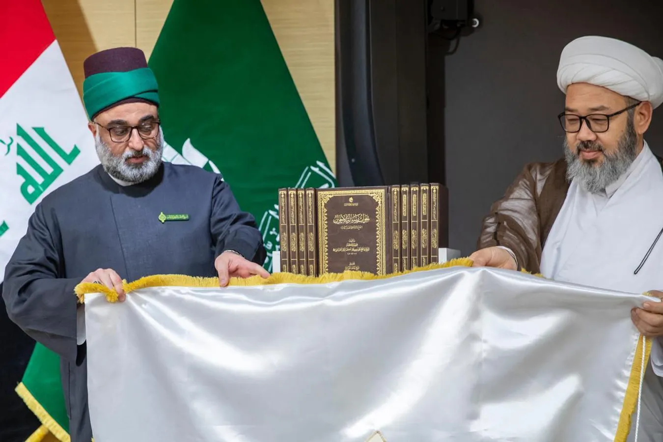 العتبة العباسية المقدسة تزيح الستار عن إصدار جديد لمركز الشيخ الطوسي كتاب (رسالة الأخوين ) في الحفل الختامي لأسبوع الإمامة الدولي بنسخته الثالثة.