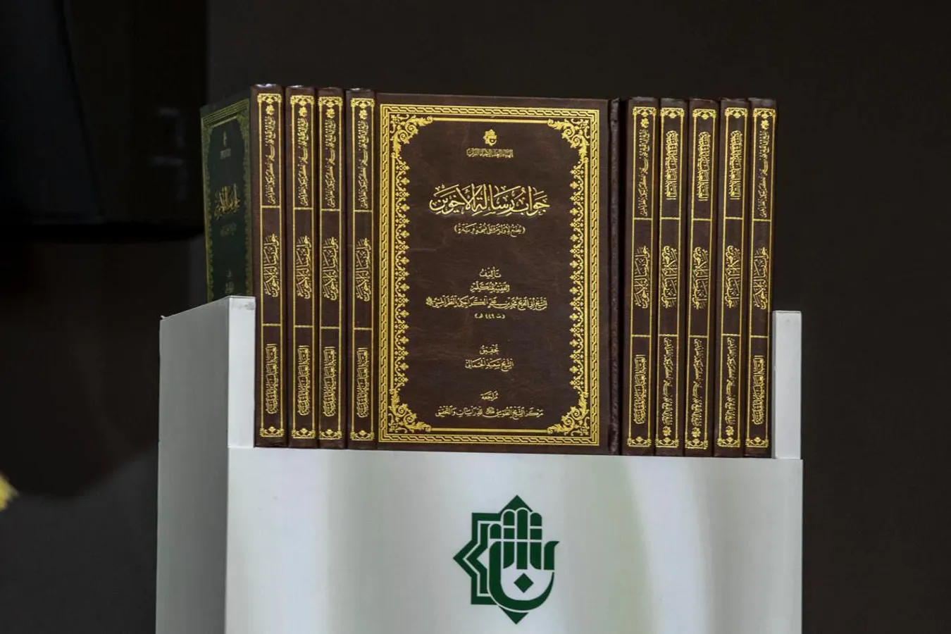 العتبة العباسية المقدسة تزيح الستار عن إصدار جديد لمركز الشيخ الطوسي كتاب (رسالة الأخوين ) في الحفل الختامي لأسبوع الإمامة الدولي بنسخته الثالثة.